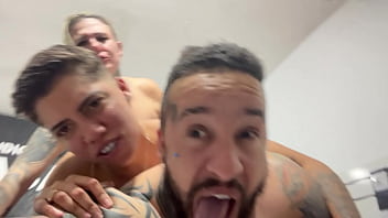 Aquele sexo gostoso sentindo a socada ate o fim no cu e na buceta no pelo ate gozar juntos