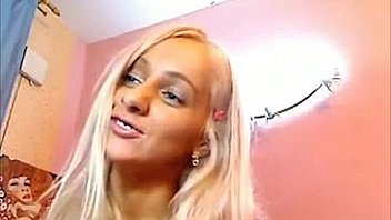 Super hot blonde live on cam nude 1