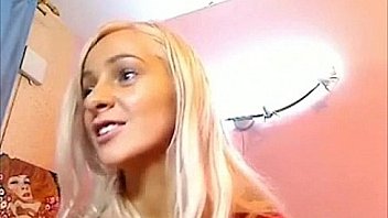 Super hot blonde live on cam nude 1