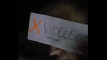 Le lleno la cara de leche