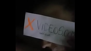 Le lleno la cara de leche