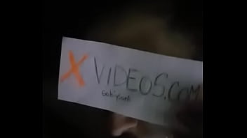 Le lleno la cara de leche