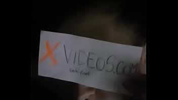 Le lleno la cara de leche