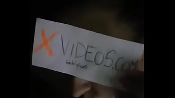 Le lleno la cara de leche