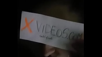 Le lleno la cara de leche