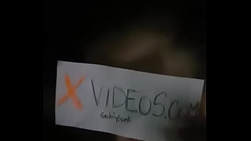 Le lleno la cara de leche