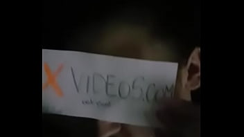 Le lleno la cara de leche