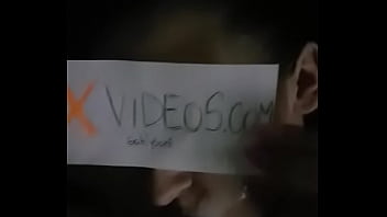 Le lleno la cara de leche