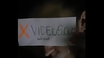 Le lleno la cara de leche