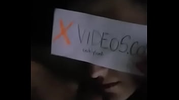 Le lleno la cara de leche