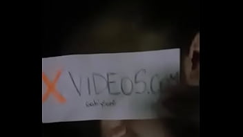 Le lleno la cara de leche