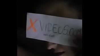 Le lleno la cara de leche