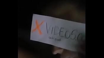 Le lleno la cara de leche