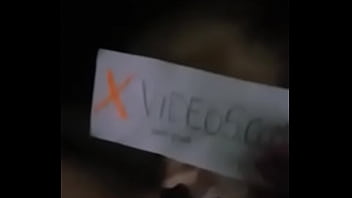 Le lleno la cara de leche