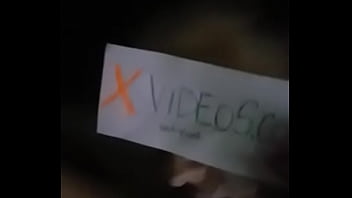 Le lleno la cara de leche