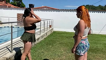 Le ordeño sus enormes tetas