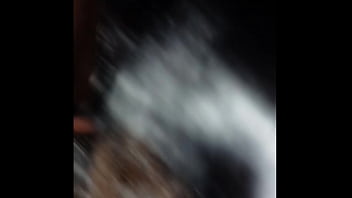 Essa bruna santiny adora tomar leite da fonte