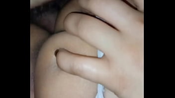 Que rico lo chupa esta zorra y me pone su gran culo de ladito