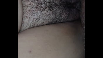 Mostrando o bucetão querendo mais uma vadia para participar da putaria