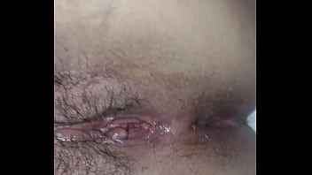 Mostrando o bucetão querendo mais uma vadia para participar da putaria