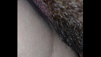 Mostrando o bucetão querendo mais uma vadia para participar da putaria