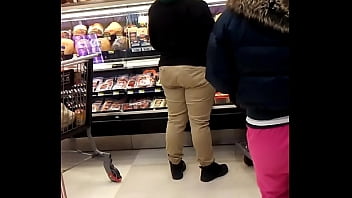Phat ass bmore chick in supermarket