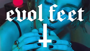 Can you fit your tongue in between each of my toes