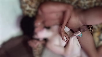 Beijando e fodendo com amante na frente do corno manso