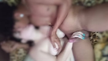 Beijando e fodendo com amante na frente do corno manso