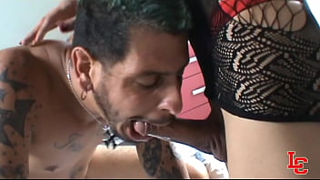 Tranny Dominante Fodendo Boy Novinho Gozando Na Boca Dele thumbnail