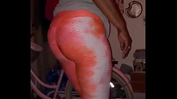 Big booty gape granny built like a stallion