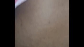 Enchendo o rabo da preta de leite