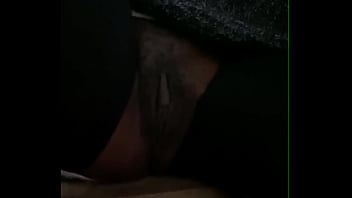 Slim waist bitch with a puffy pussy flashes at public beach