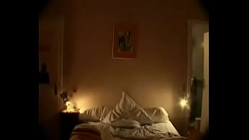 Morena sexy se folla a semental teñido