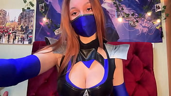 Kitana From Mortal Kombat In Real Life Shows Her Cool Abilities thumbnail