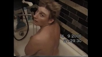 в ванной купаюсь