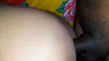 Reventandole el culo a esta flaca sexi