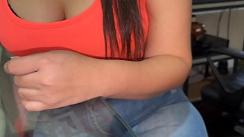 Vecina cachonda de culo grande