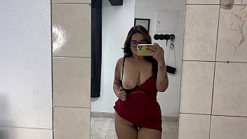 Minha meia irmã bianca chegou do interior eu peguei ela se masturbando na frente do espelho no meu quarto não aguentei e peguei ela de jeito com meu meio irmão