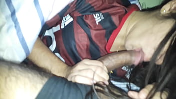 Menina chupando enorme