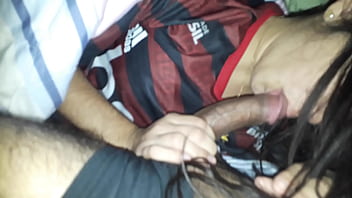 Menina chupando enorme