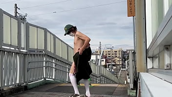 女装まゆの全裸露出 thumbnail