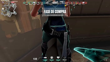 Comendo maciel com uma espada