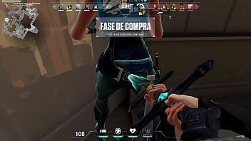 Comendo maciel com uma espada