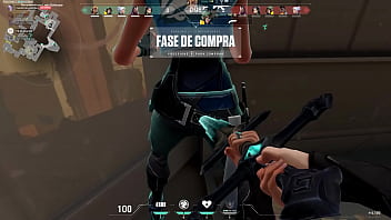 Comendo maciel com uma espada