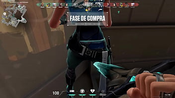 Comendo maciel com uma espada