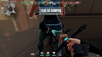 Comendo maciel com uma espada