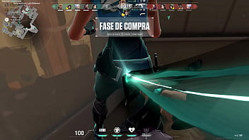 Comendo maciel com uma espada