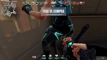 Comendo maciel com uma espada