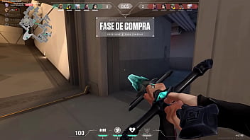 Comendo maciel com uma espada